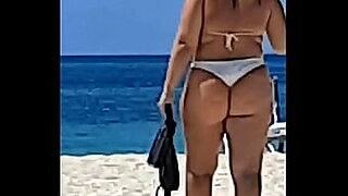 asian pretty women showing nice ass