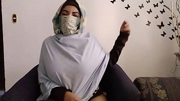 arabic hijab girl possing in underware